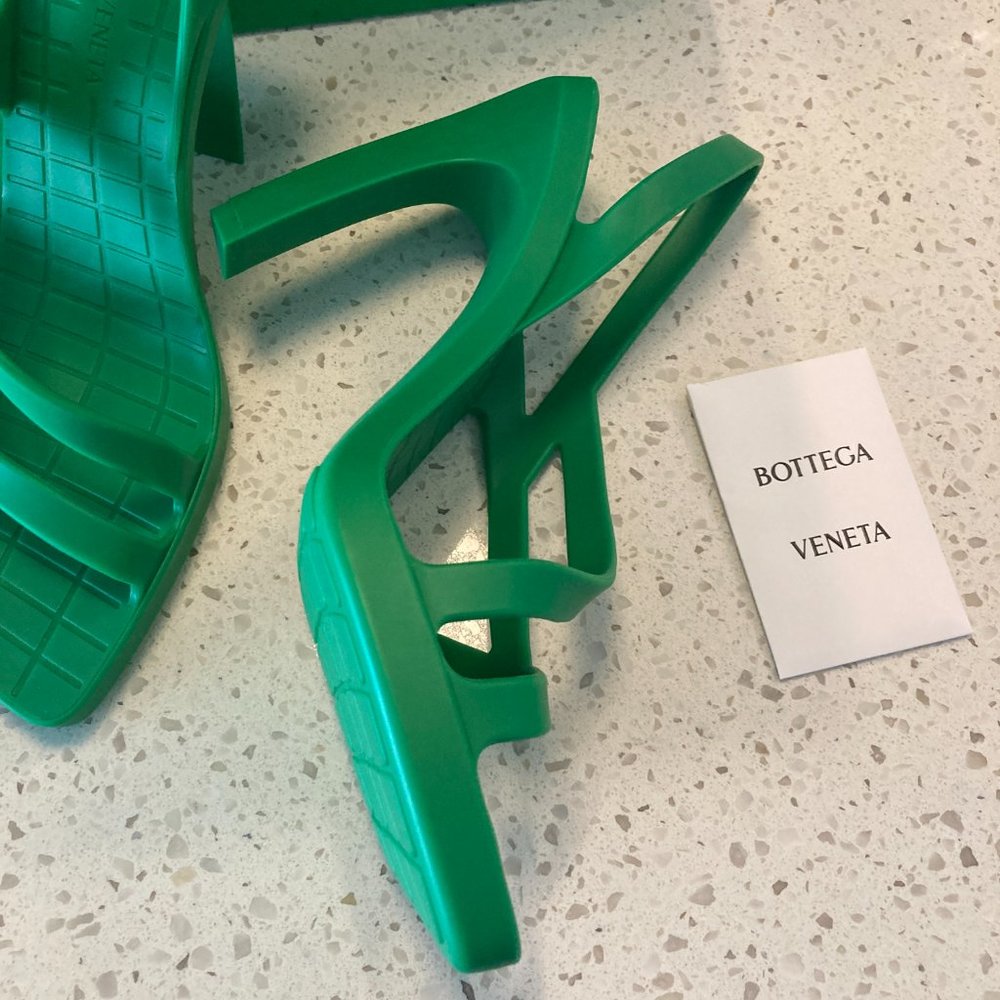 NEW Bottega Veneta Jimbo Sandal in Parakeet Green Size IT/EU 39 - Retail $890 - Picture 14 of 16